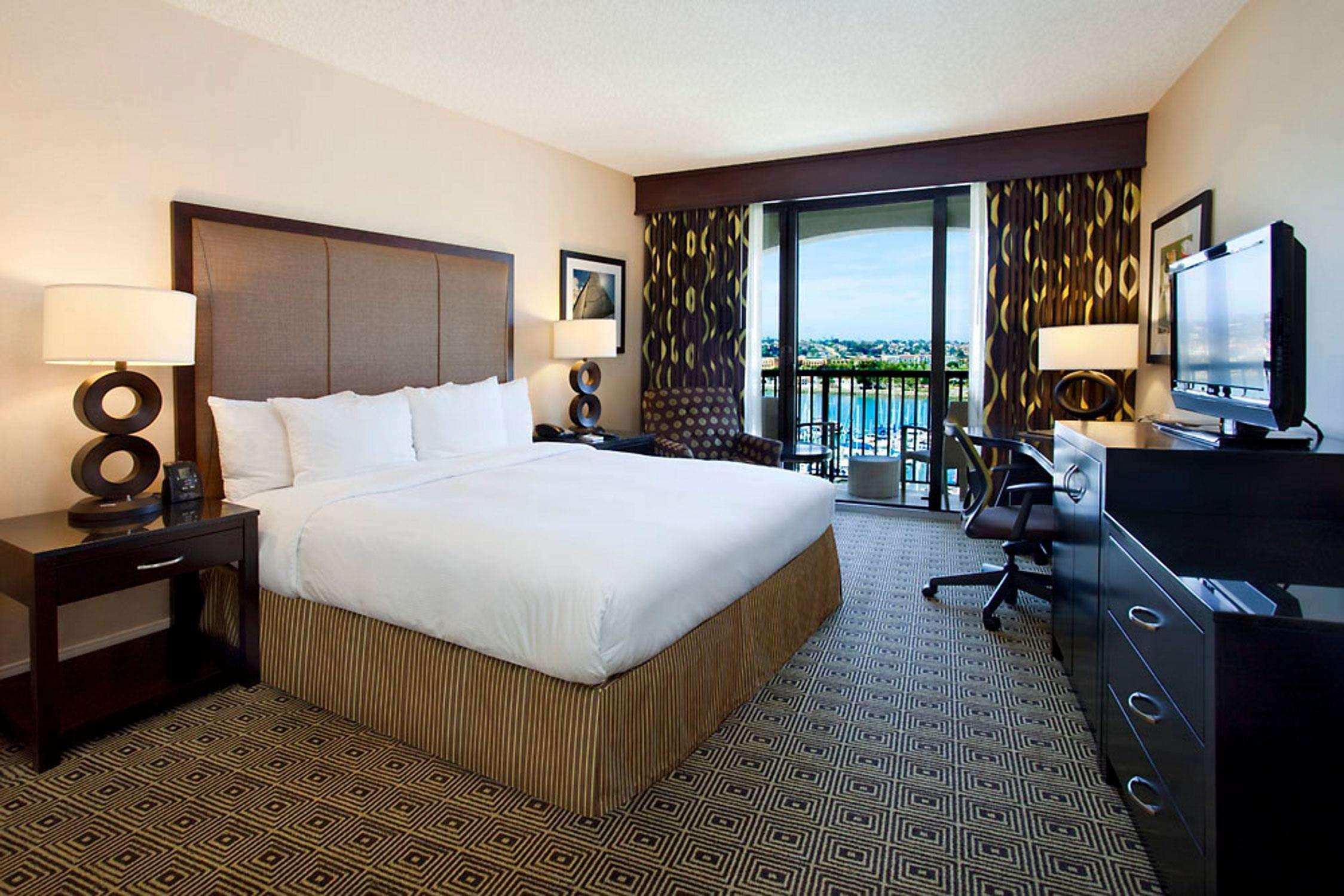 Hilton San Diego Airport/Harbor Island Exterior photo