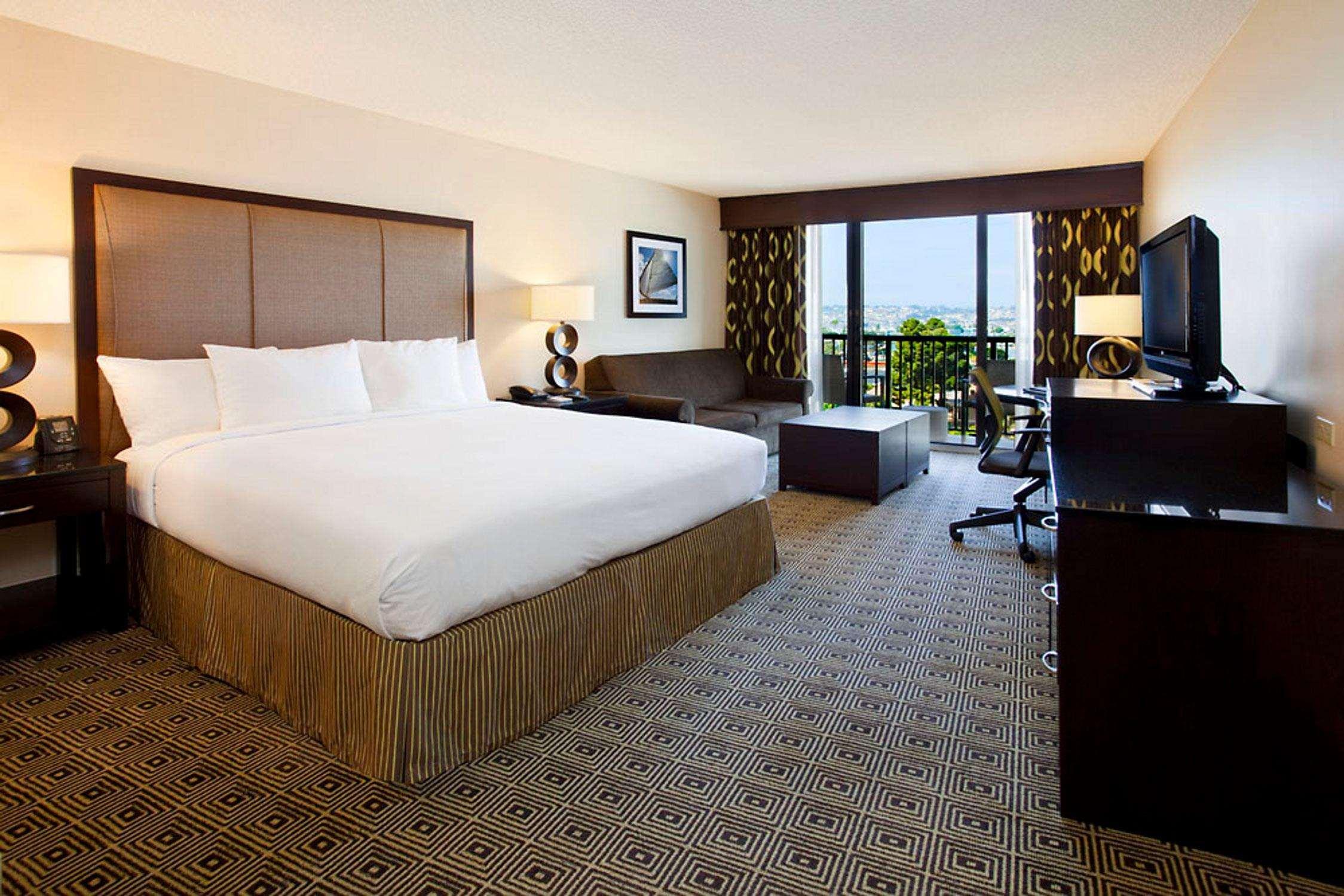 Hilton San Diego Airport/Harbor Island Exterior photo