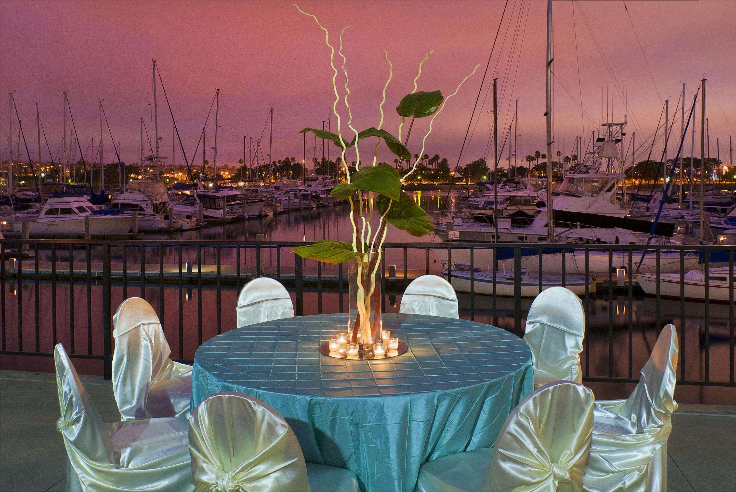 Hilton San Diego Airport/Harbor Island Exterior photo