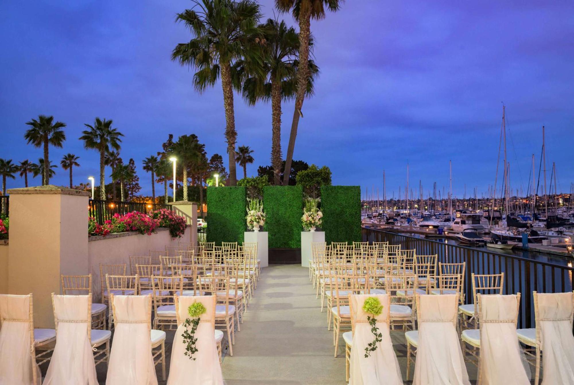 Hilton San Diego Airport/Harbor Island Exterior photo