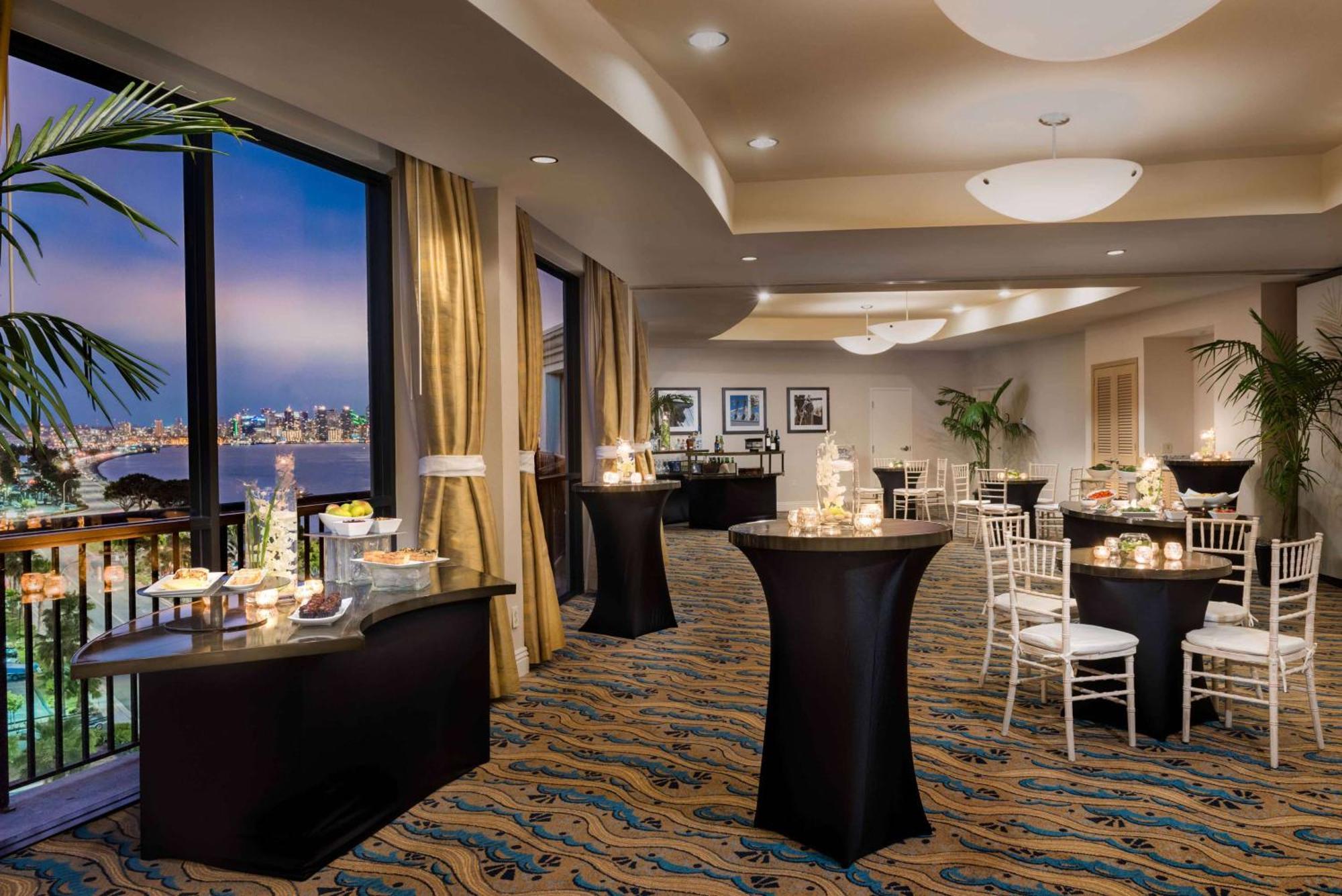 Hilton San Diego Airport/Harbor Island Exterior photo