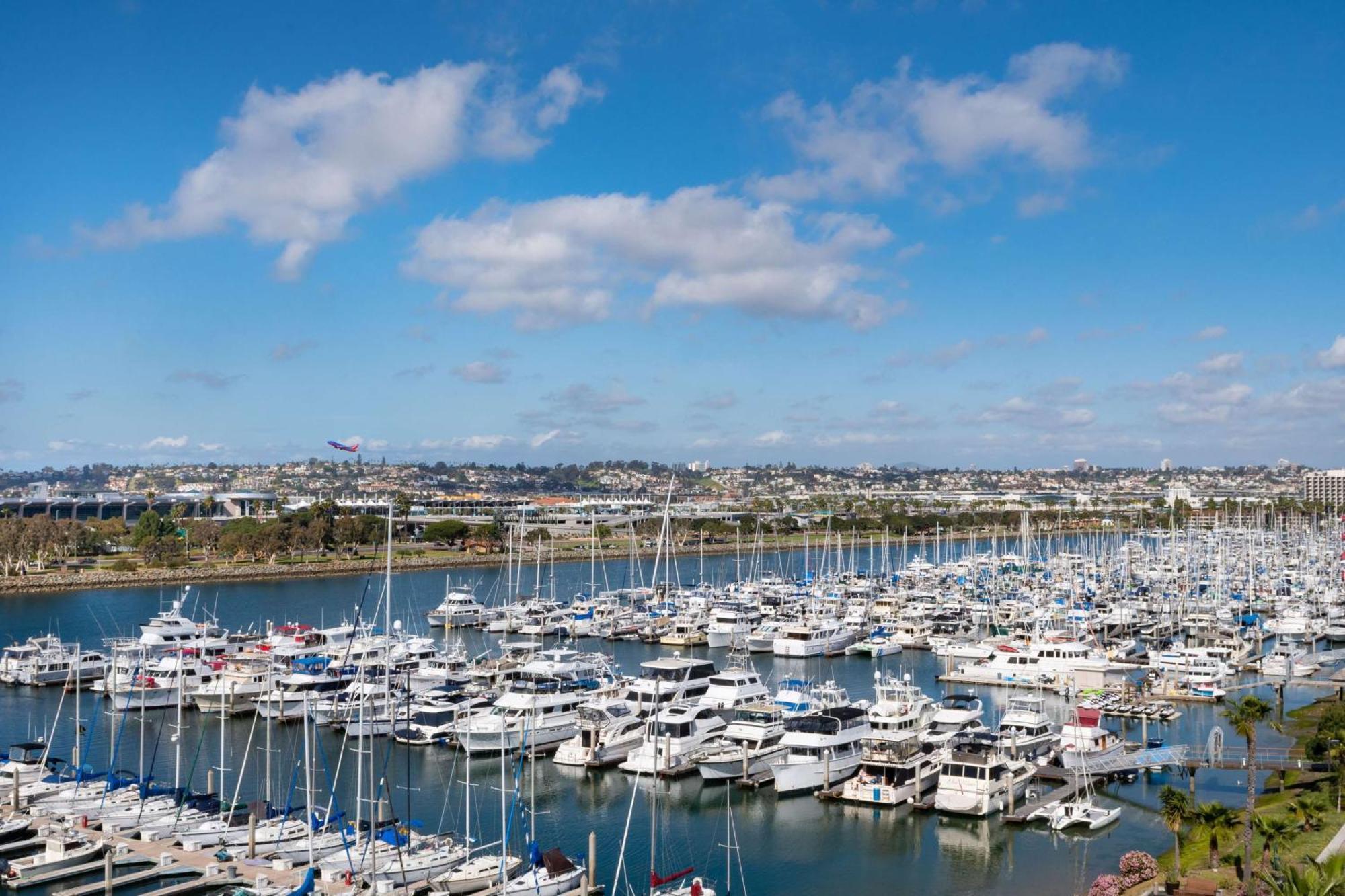 Hilton San Diego Airport/Harbor Island Exterior photo