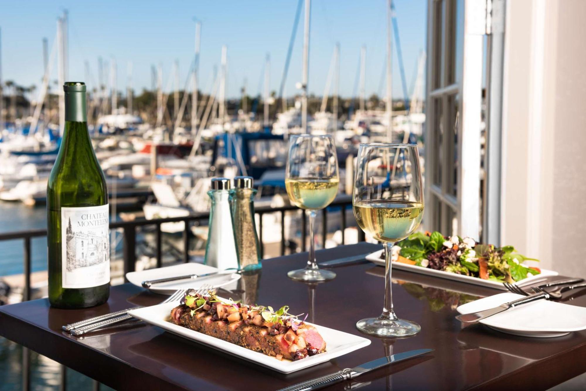 Hilton San Diego Airport/Harbor Island Exterior photo